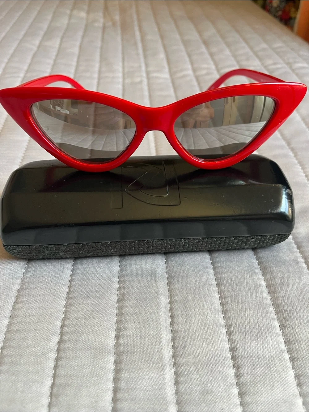 unbranded bold red
